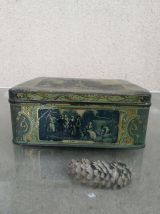 Boîte en fer '' BISCUITS PETIT PAUL '' 