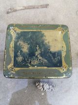 Boîte en fer '' BISCUITS PETIT PAUL '' 