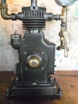 LAMPE INDUSTRIELLE - STEAMPUNK - COMPRESSEUR -