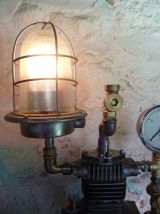 LAMPE INDUSTRIELLE - STEAMPUNK - COMPRESSEUR -