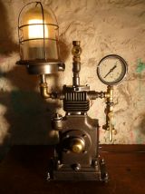 LAMPE INDUSTRIELLE - STEAMPUNK - COMPRESSEUR -