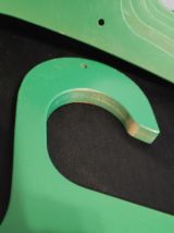 cintres vert en bois épais vintage