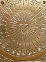 calendrier  en laiton , vintage