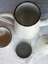 cafetière en acier émaillé , vintage