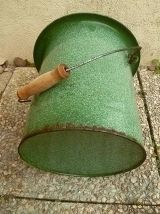 seau hygiènique , acier  émaillé  ,vert , vintage 