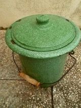 seau hygiènique , acier  émaillé  ,vert , vintage 