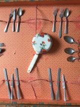 Valise Nicolas et Pimprenelle contenant dinette en porcelain