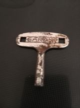 Horloge en état de fonctionnement avec clé. Achetée en 1952 