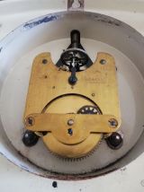 Horloge en état de fonctionnement avec clé. Achetée en 1952 