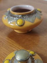 Pot céramique et décor métal argenté style oriental