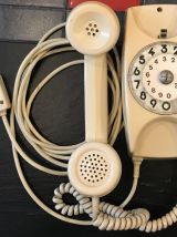 Téléphone vintage à cadran BC D76 TEMAT Quimper couleur ivoi