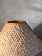 lampe bois tourné avec veinage marquer et abat jour rotin 19