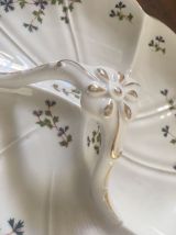 Plat de présentation ou de service en porcelaine de Limoges.
