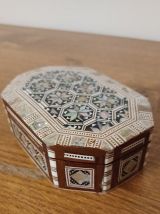 Boîte à bijoux en bois, os et nacre