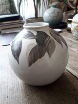 Vase vintage en céramique et décor végétal