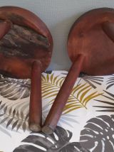 tabourets en bois brutalistes