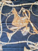 Foulard polyester décor selle de cheval 