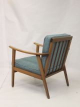 Fauteuil scandinave 1960 tissu bleu retapissé.