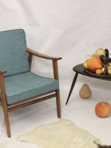 Fauteuil scandinave 1960 tissu bleu retapissé.