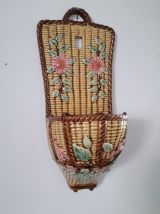 Barbotine avec un décor floral