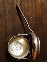 Passoire à thé en métal argenté 