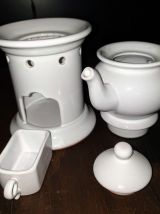 Trois tisanières en porcelaine 