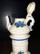 Trois tisanières en porcelaine 