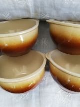 4 bols  à oreilles en grès vernis et leur beurrier