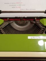 Machine à écrire UNION 320 verte olive