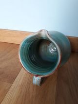 Pichet à anse vert céladon turquoise et caramel