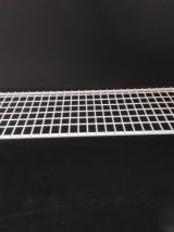 étagères murales métal quadrillé