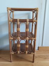 Étagère en rotin clair avec cannage