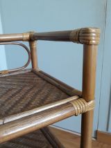 Étagère en rotin clair avec cannage