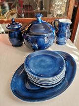 Très bel ensemble de vaisselle céramique bleu 12 pièces sign