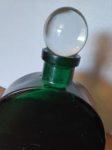 carafe verte avec bouchon transparent