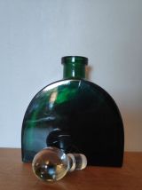carafe verte avec bouchon transparent