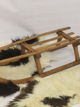 Luge vintage en bois.
