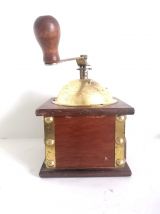 Moulin à café aux coins dorés