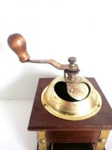 Moulin à café aux coins dorés