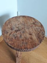 Tabouret tripode brutaliste wabi sabi