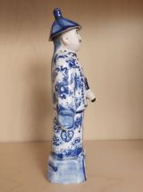 Statuette mandarin chinois en porcelaine blanc bleu