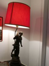 Lampe à poser en Régule '' l'homme à la cruche '' 