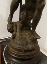 Lampe à poser en Régule '' l'homme à la cruche '' 