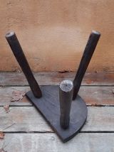 Tabouret tripode de traite/de ferme bois foncé, brutaliste 