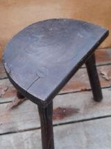Tabouret tripode de traite/de ferme bois foncé, brutaliste 
