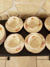 Service 6 personnes 6 assiettes  + tasses + soucoupes