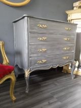 Commode style Louis XV patinée