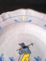 Assiette au paysan, faïence de Nevers 