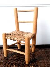 Trois chaises miniatures