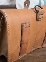 Robustes cartouchières militaires en cuir